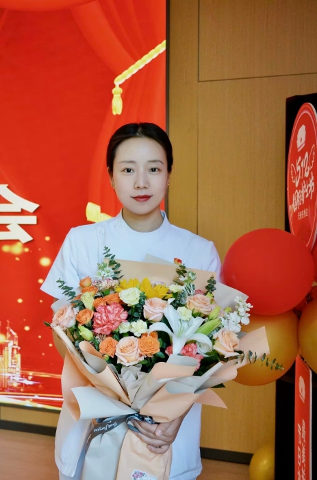 李洁