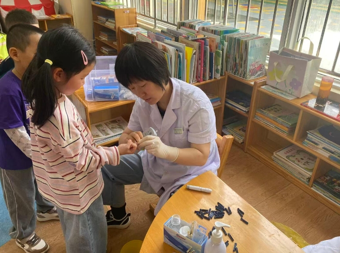 陈静